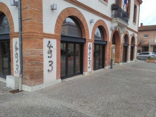 Retrait de graffiti sur surfaces crépis à Salies-du-Salat
